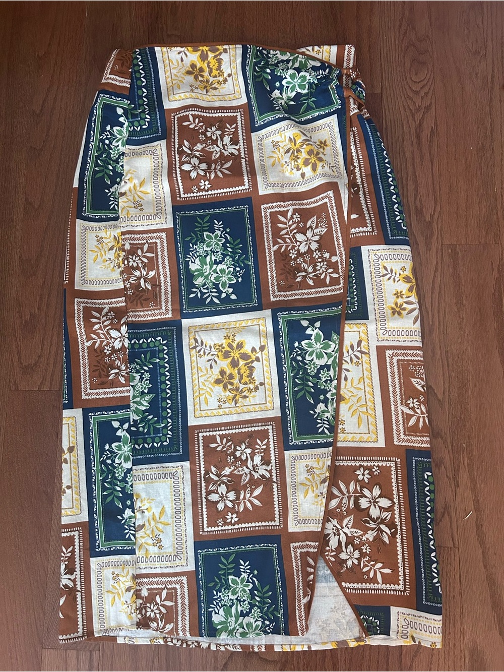 House of Harlow 1960 Patchwork Floral Maxi Wrap Skirt Sarong NWT Large